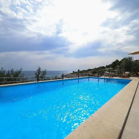 Ferienhaus Mit Privatpool Fuer 8 Personen Ca 250 Qm In Pijavicino, Dalmatien Sueddalmatien 펜션 *