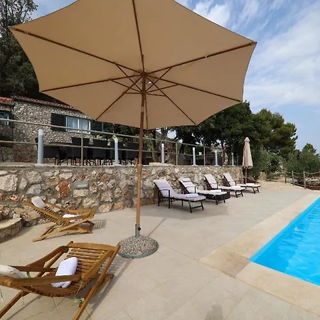 Ferienhaus Mit Privatpool Fuer 8 Personen Ca 250 Qm In Pijavicino, Dalmatien Sueddalmatien *