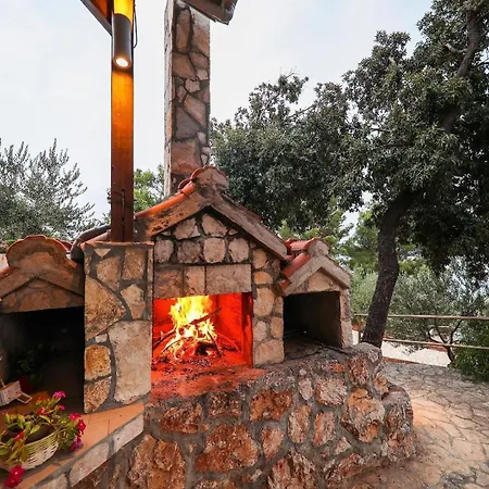 Ferienhaus Mit Privatpool Fuer 8 Personen Ca 250 Qm In Pijavicino, Dalmatien Sueddalmatien