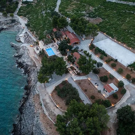 Ferienhaus Mit Privatpool Fuer 8 Personen Ca 250 Qm In Pijavicino, Dalmatien Sueddalmatien
